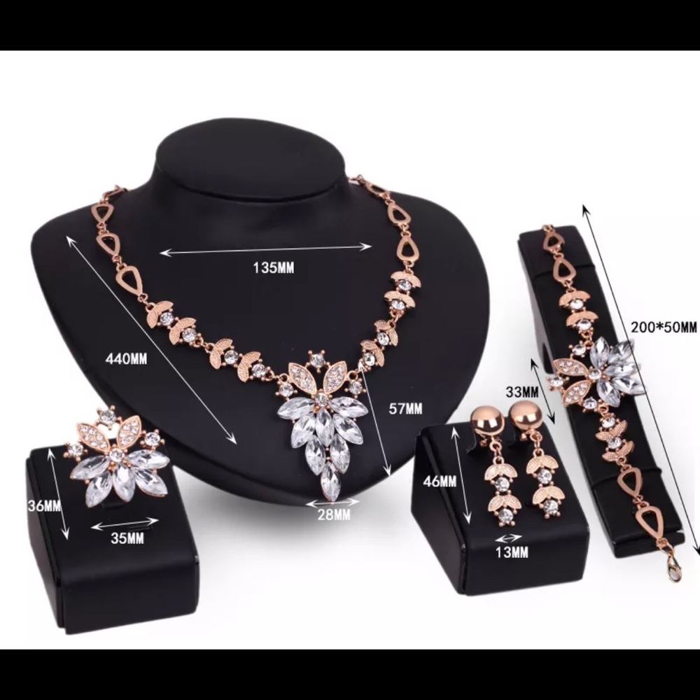 Lovely Rhinestone Necklace set - Picture 2 of 7
